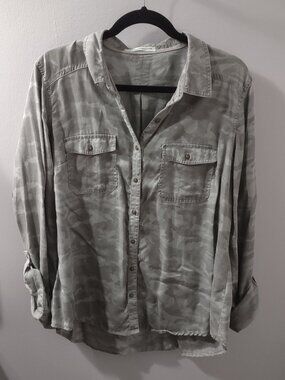 Maurices XL Military Camo Button Up Women's Shirt